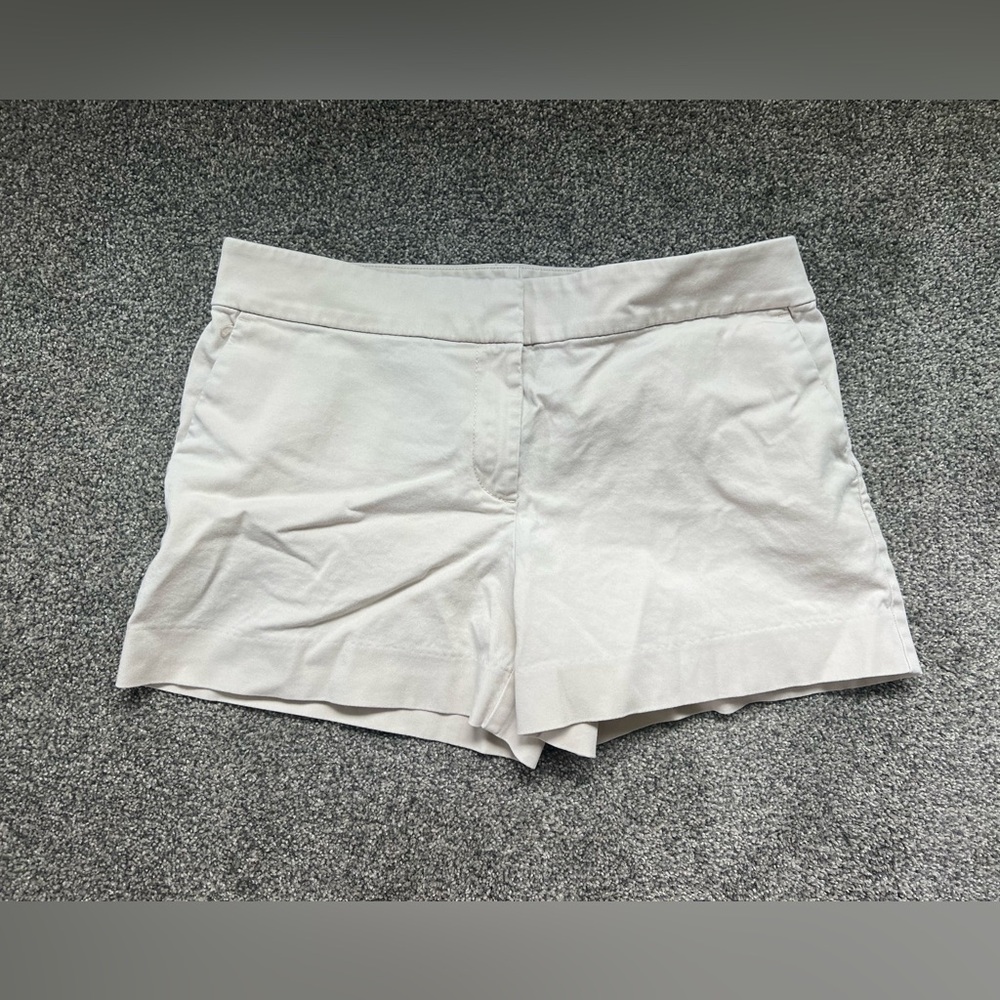 Women’s LOFT Riviera Short in Size 6 in Off White